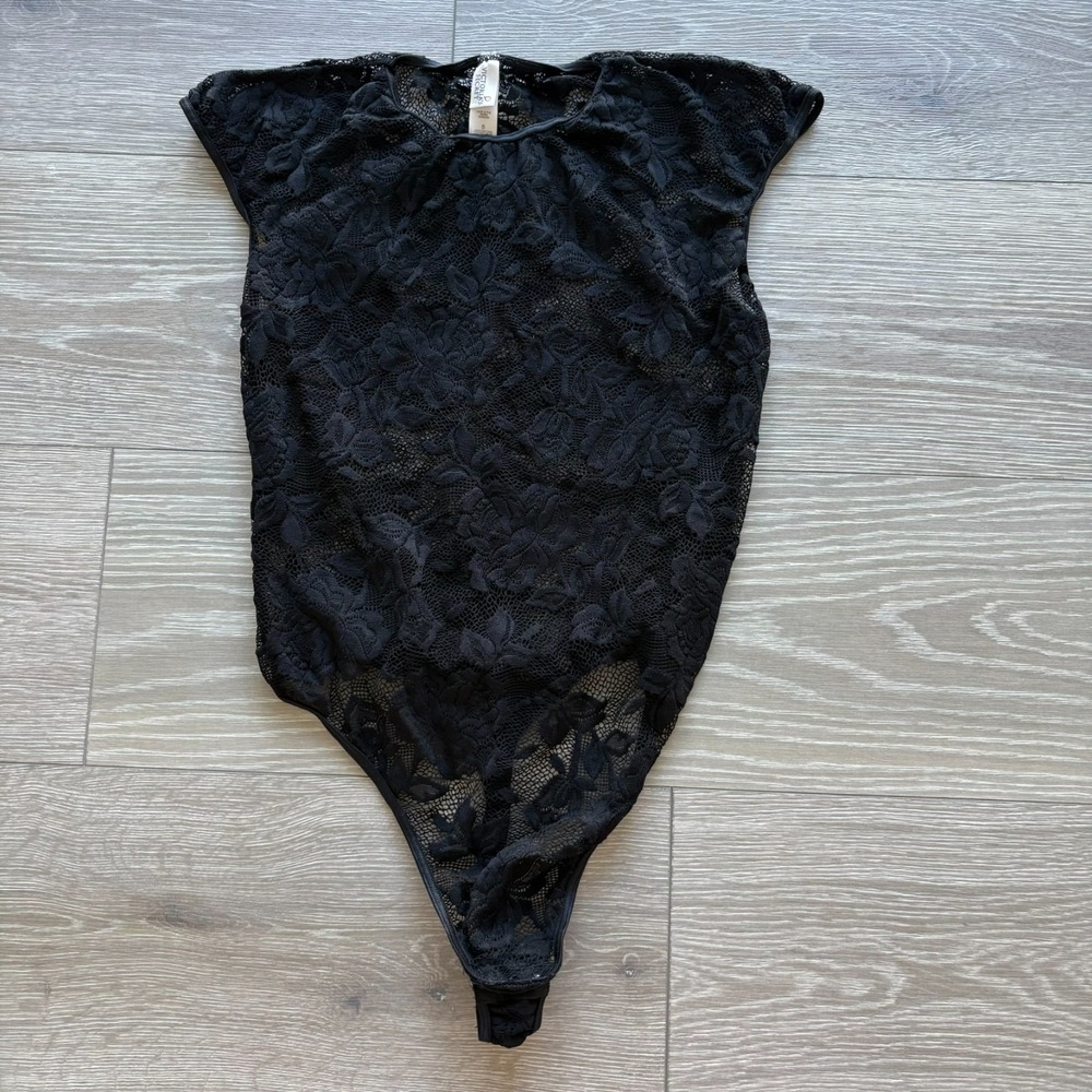 Victoria's Secret‎ Womens Black Sheer Floral Crochet Lace Bodysuit Size S